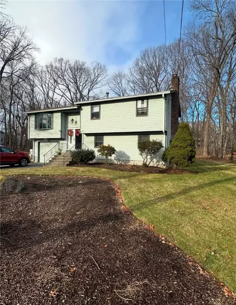 32 Cambio Ct, Cranston, RI 02921
