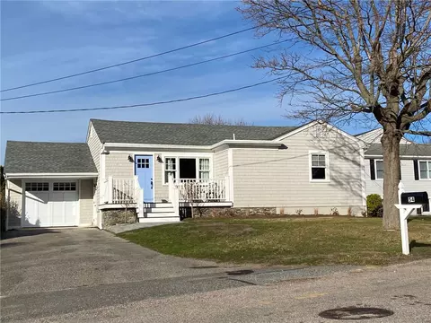 54 Newport Ave, Middletown, RI 02842