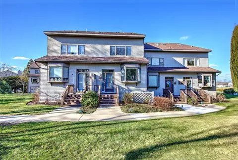 136 Windward Ln, Bristol, RI 02809