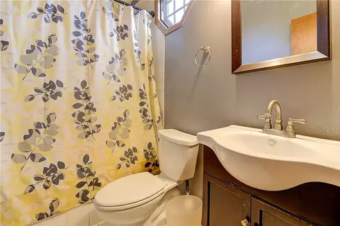 Bath - 69 Everleth Ave, Warwick, RI 02888 photo 1 of 2