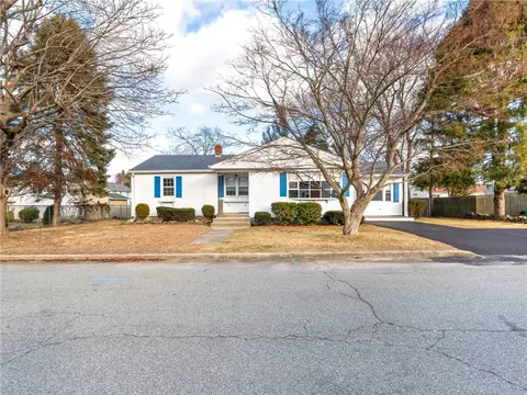 63 Villa Ave, North Providence, RI 02904