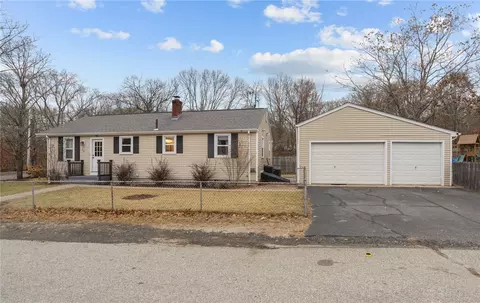 50 Crowell St, Cumberland, RI 02864