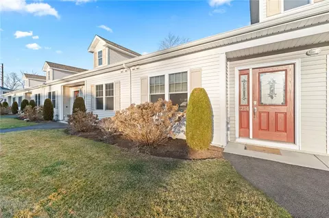 12 Gray Coach Ln #1214, Cranston, RI 02921