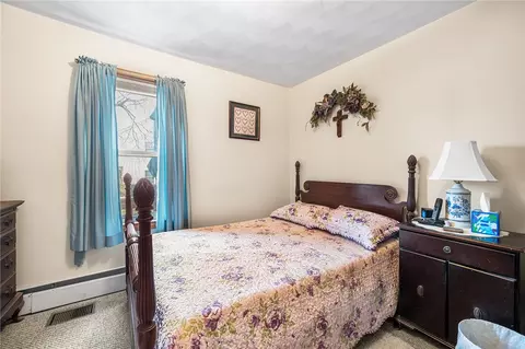 Bedroom - 44 Scranton Ave, Warwick, RI 02888 photo 1 of 4