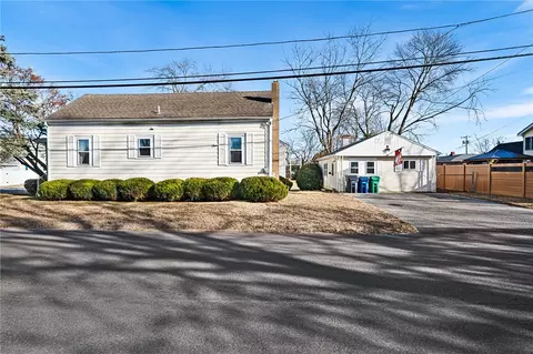 44 Scranton Ave, Warwick, RI 02888
