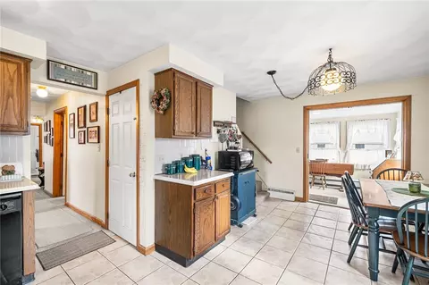 Entry Way - 44 Scranton Ave, Warwick, RI 02888 photo 3 of 5