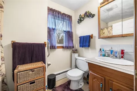 Bath - 44 Scranton Ave, Warwick, RI 02888 photo 1 of 3