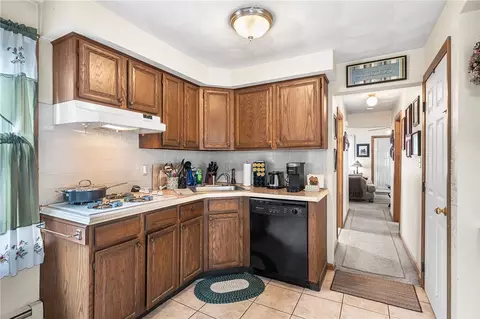 Entry Way - 44 Scranton Ave, Warwick, RI 02888 photo 2 of 5