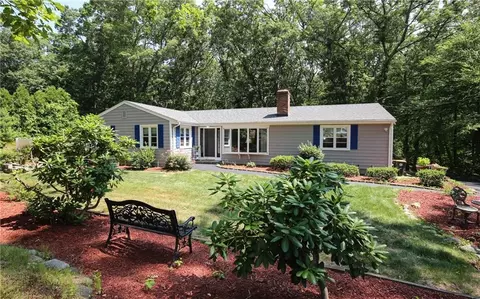 39 Mann School Rd, Smithfield, RI 02917