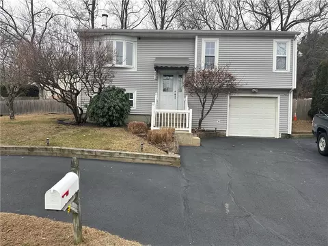 161 Locust Glen Dr, Cranston, RI 02921