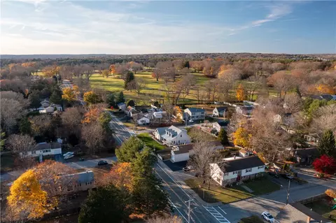 100 Primrose Dr, Warwick, RI 02886 photo 3