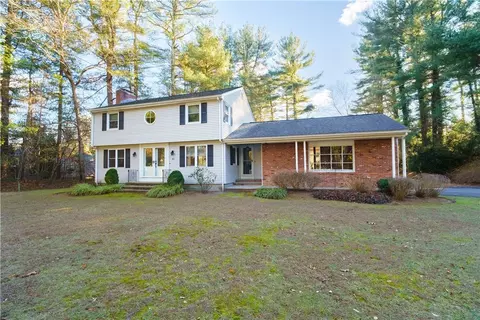 40 Wisteria Dr, Coventry, RI 02816