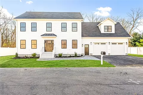 138 Anoka Ave, Barrington, RI 02806