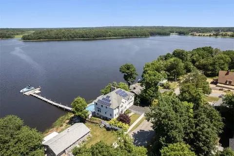 53 Cliff Dr, Freetown, MA 02702
