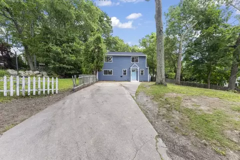 64 Mohawk St, Coventry, RI 02816