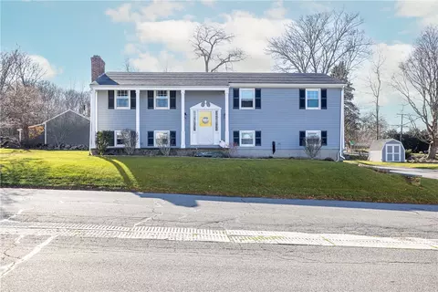 9 Richard Dr, Portsmouth, RI 02871
