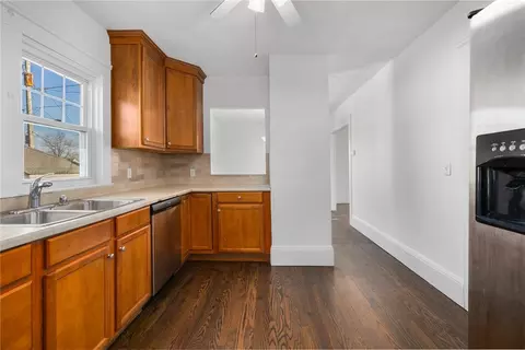 Entry Way - 507 Post Rd, Warwick, RI 02888 photo 1 of 3