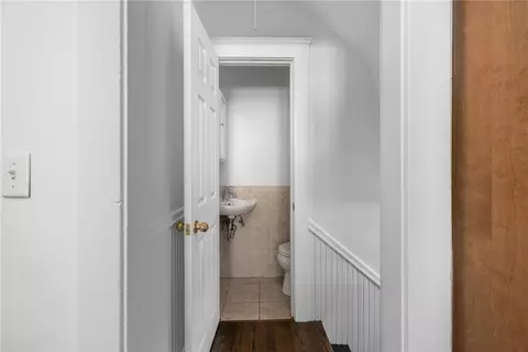 Entry Way - 507 Post Rd, Warwick, RI 02888 photo 2 of 3