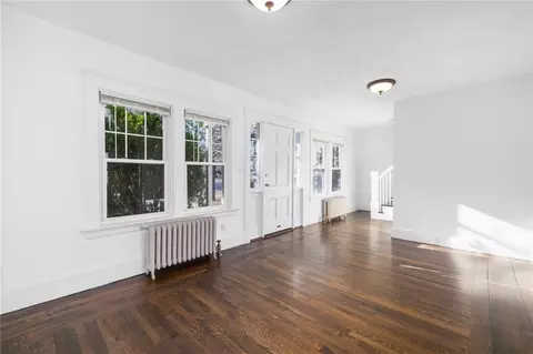 Living - 507 Post Rd, Warwick, RI 02888 photo 3 of 5