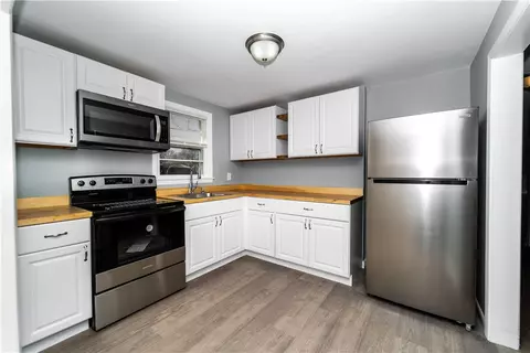 125 Duncan Rd, Warwick, RI 02886 photo 3