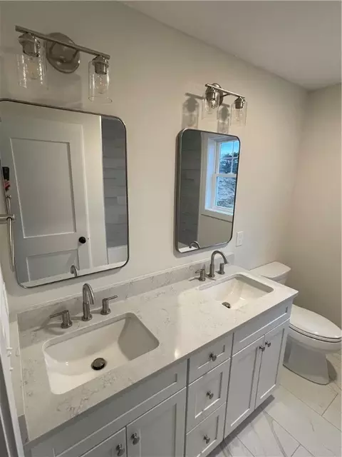 Bath - 201 Harmony Ct, Warwick, RI 02889 photo 2 of 5