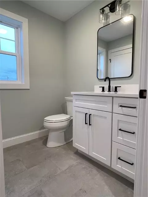 Bath - 201 Harmony Ct, Warwick, RI 02889 photo 1 of 5