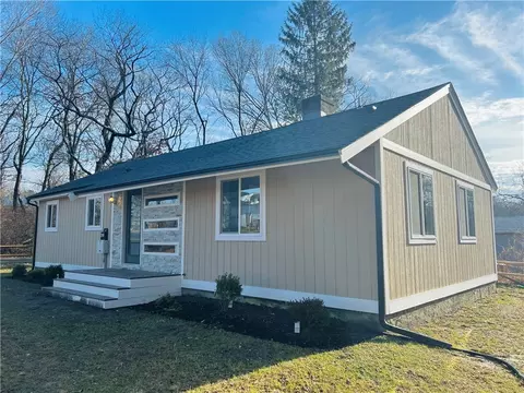 437 N Wheaton Ave, Seekonk, MA 02771
