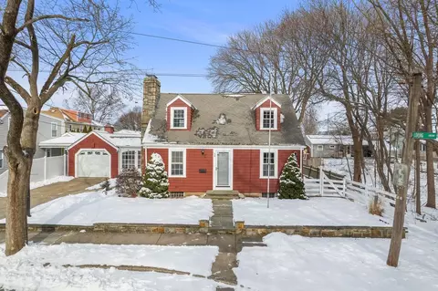 34 Edendale Ave, Pawtucket, RI 02860