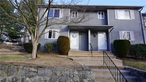479 Providence St #B1, Warwick, RI 02886