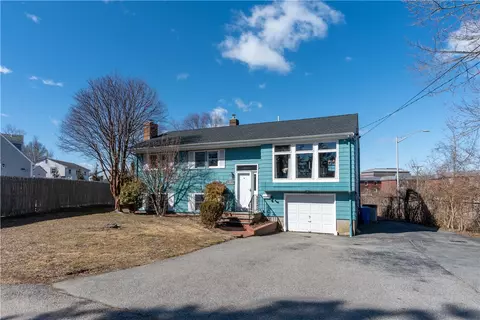 20 Casey Dr, Middletown, RI 02842