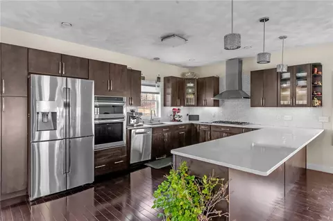 8 Paliotta Pkwy, Cranston, RI 02921