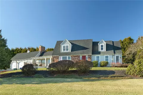 135 Holman St, Portsmouth, RI 02871