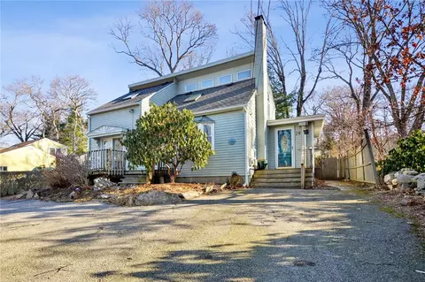 29 Wake Robin Trl, Narragansett, RI 02874