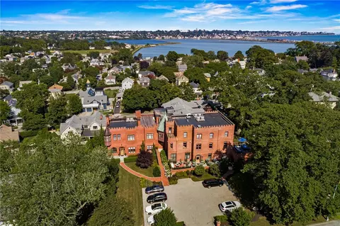 78 Rhode Island Ave #4, Newport, RI 02840