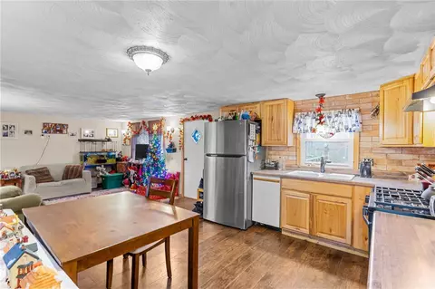 77 Miskiania Trl, Exeter, RI 02822 photo 15