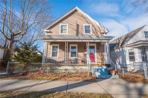 113 Union St, Bristol, RI 02809