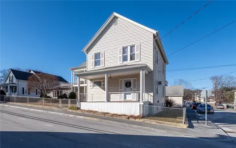 105 Winter St, Lincoln, RI 02838