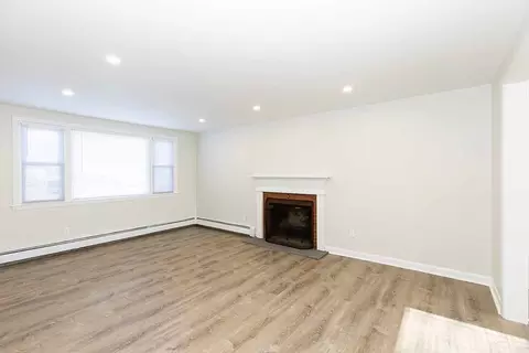 Living - 79 Duncan Rd, Warwick, RI 02886 photo 3 of 4