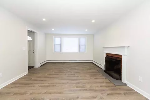 Living - 79 Duncan Rd, Warwick, RI 02886 photo 2 of 4