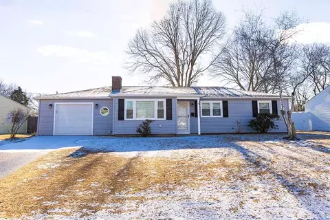 79 Duncan Rd, Warwick, RI 02886