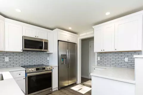 Kitchen - 79 Duncan Rd, Warwick, RI 02886 photo 3 of 4