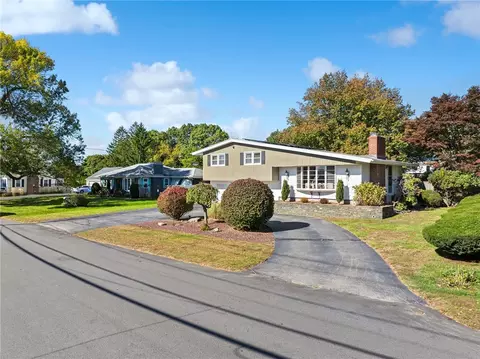 32 School St, Johnston, RI 02919