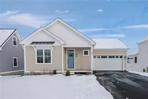 325 Freedom Trail Dr, Portsmouth, RI 02871