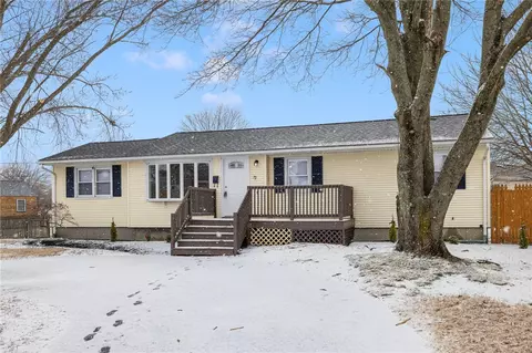 72 Cathedral Rd, Warwick, RI 02889