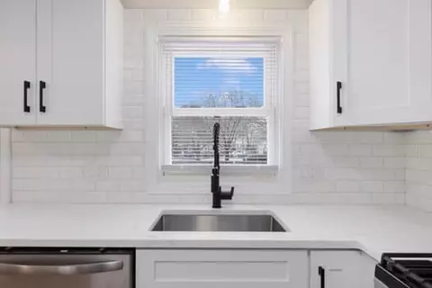72 Cathedral Rd, Warwick, RI 02889 photo 6