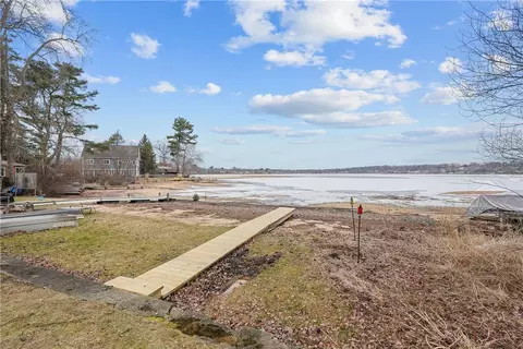 5 Dixie Rd, Coventry, RI 02816
