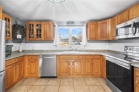 Kitchen - 64 Claypool Dr, Warwick, RI 02886 photo 3 of 4