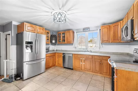 Kitchen - 64 Claypool Dr, Warwick, RI 02886 photo 2 of 4