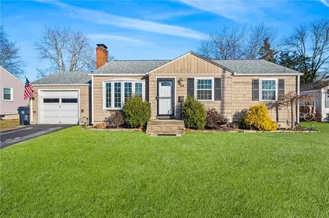 64 Claypool Dr, Warwick, RI 02886