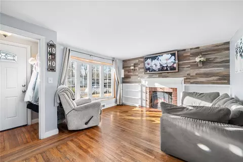 Living - 64 Claypool Dr, Warwick, RI 02886 photo 2 of 4